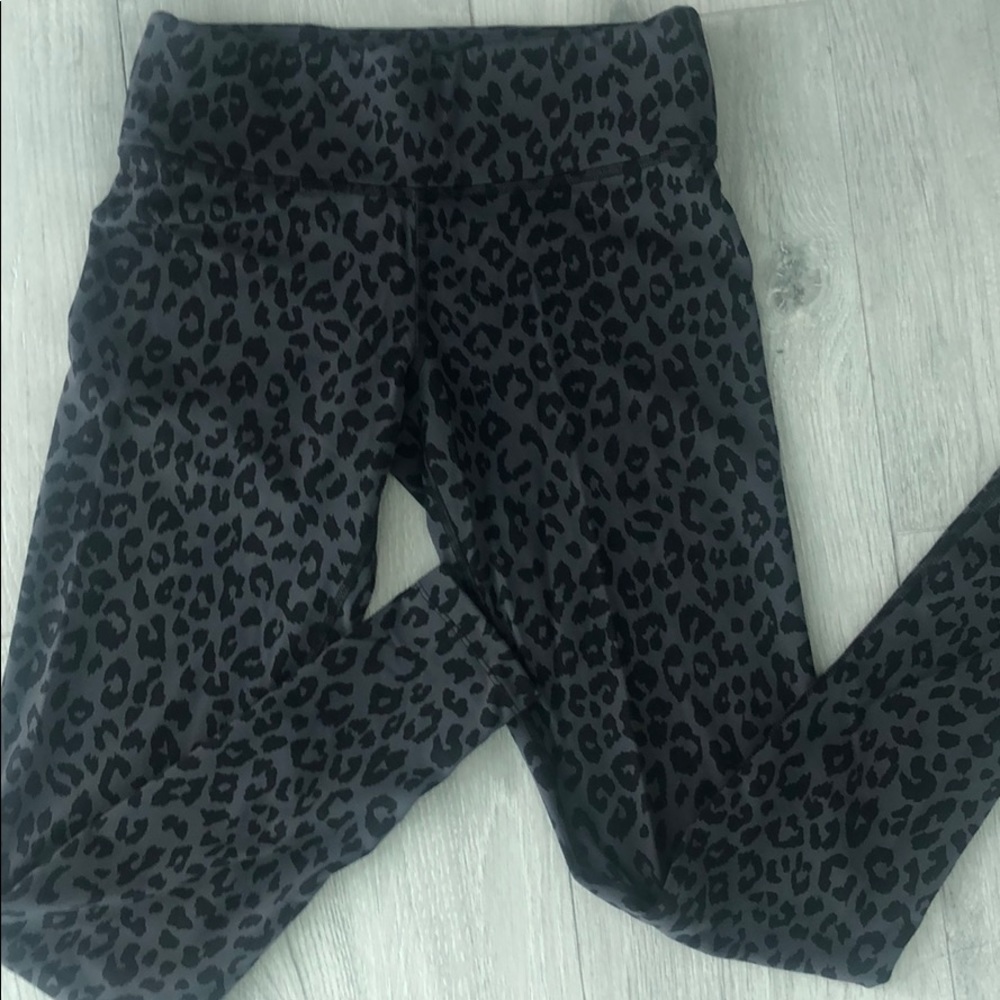 Vic Secret pink like new leopard leggings